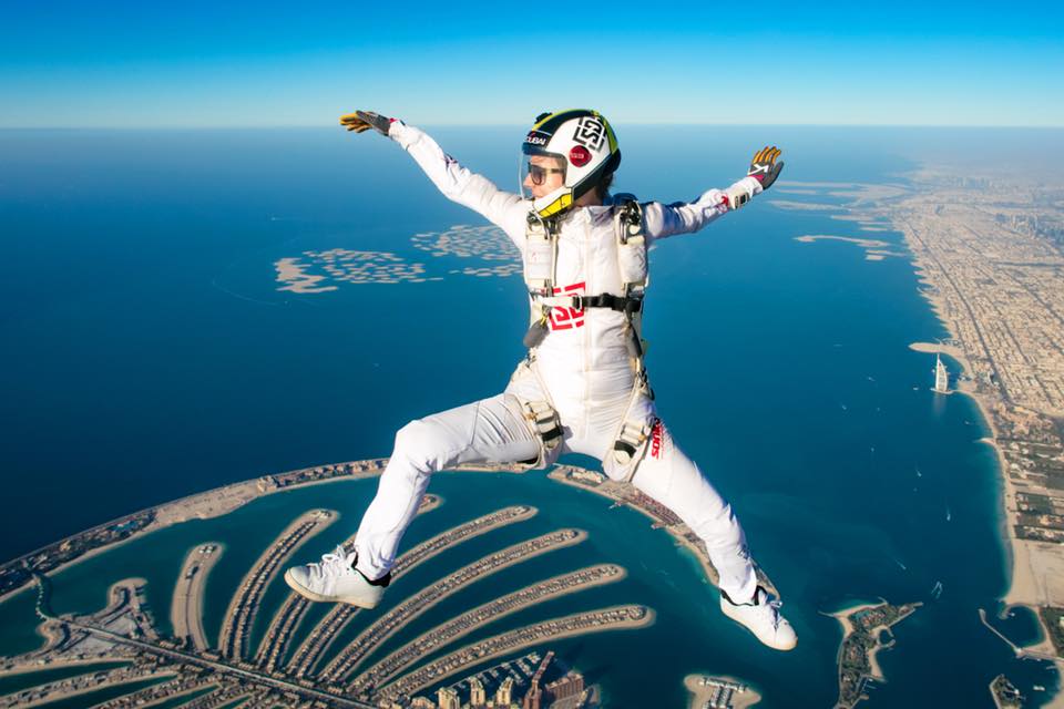Sky diving in Dubai